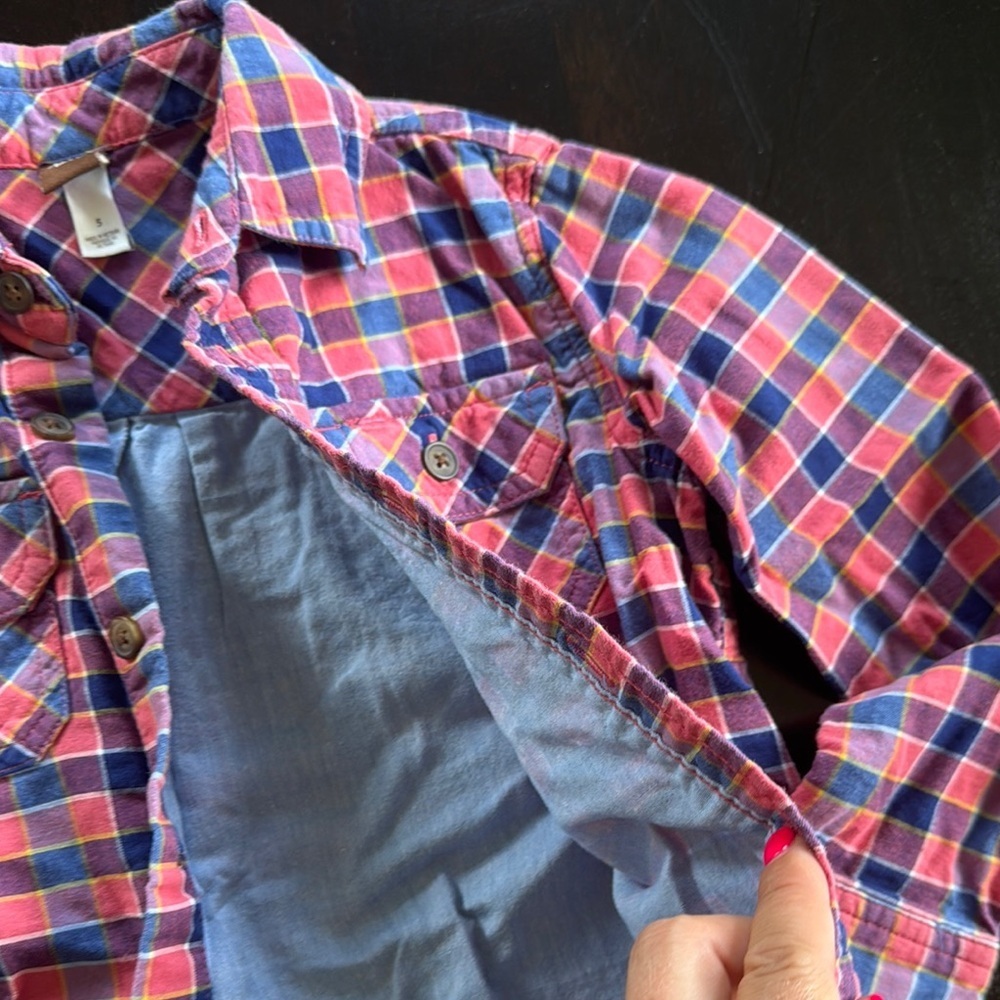 Tea Collection Vibrant Red and Blue Button Down Shirt - Picture 4 of 4